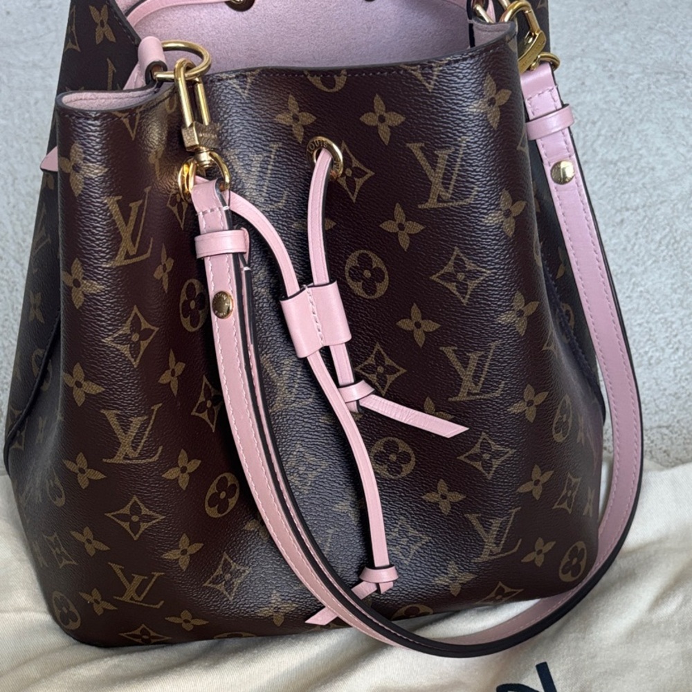Louis Vuitton Neo Noe MM Monogram Bucket Bag with Pink Trim
